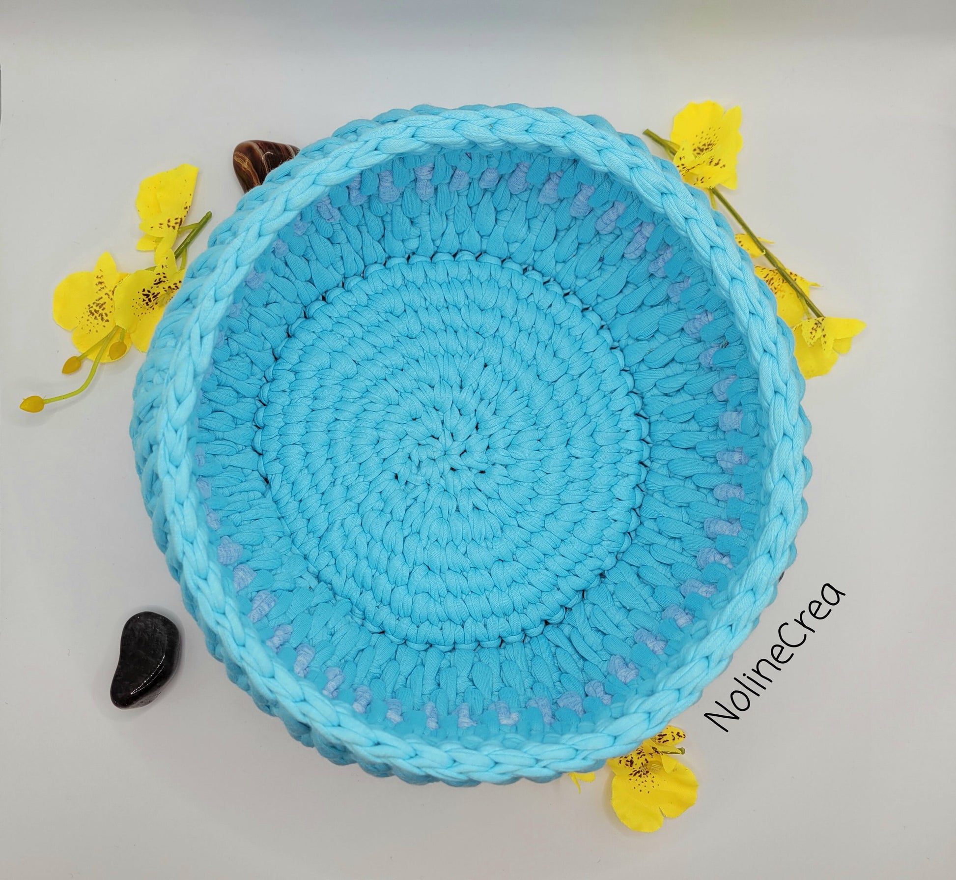 Panier au crochet bleu et gris
