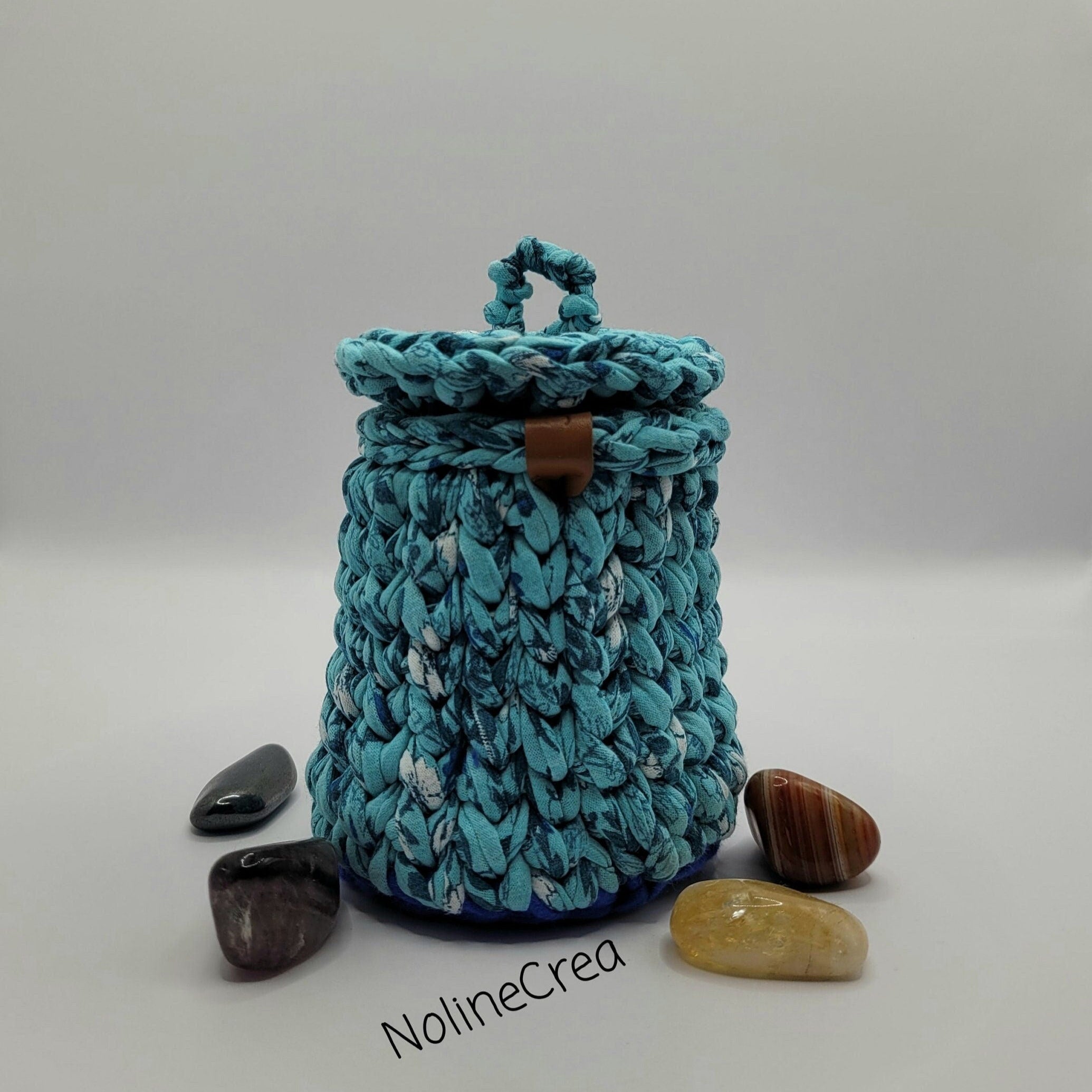 Petit pot au crochet base ronde imprimé bleu et blanc