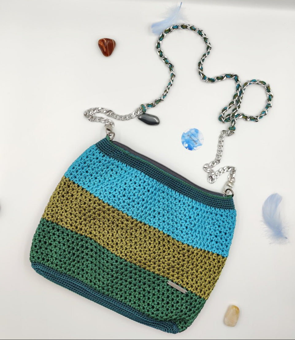 Sac à main vert clair, vert foncer et bleu fait au crochet