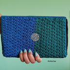 Pochette soirée bleu et vert point jasmin au crochet