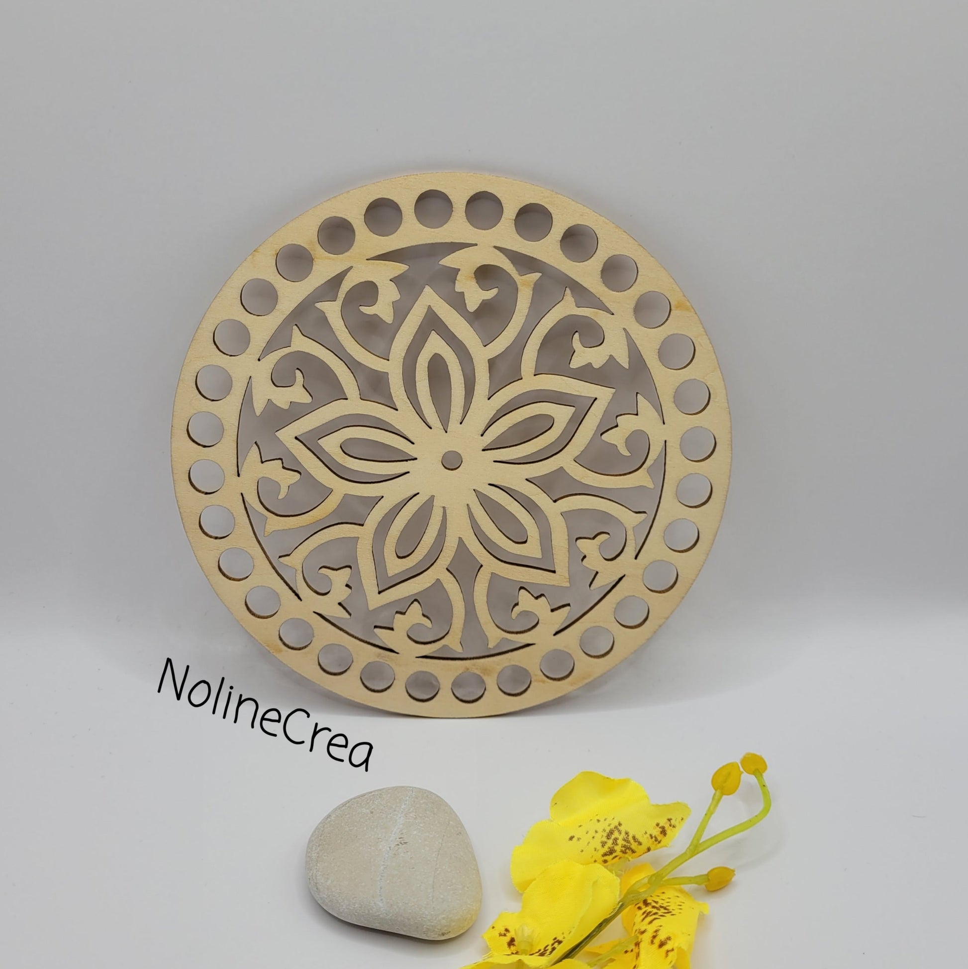 base en bois sculpté fleur