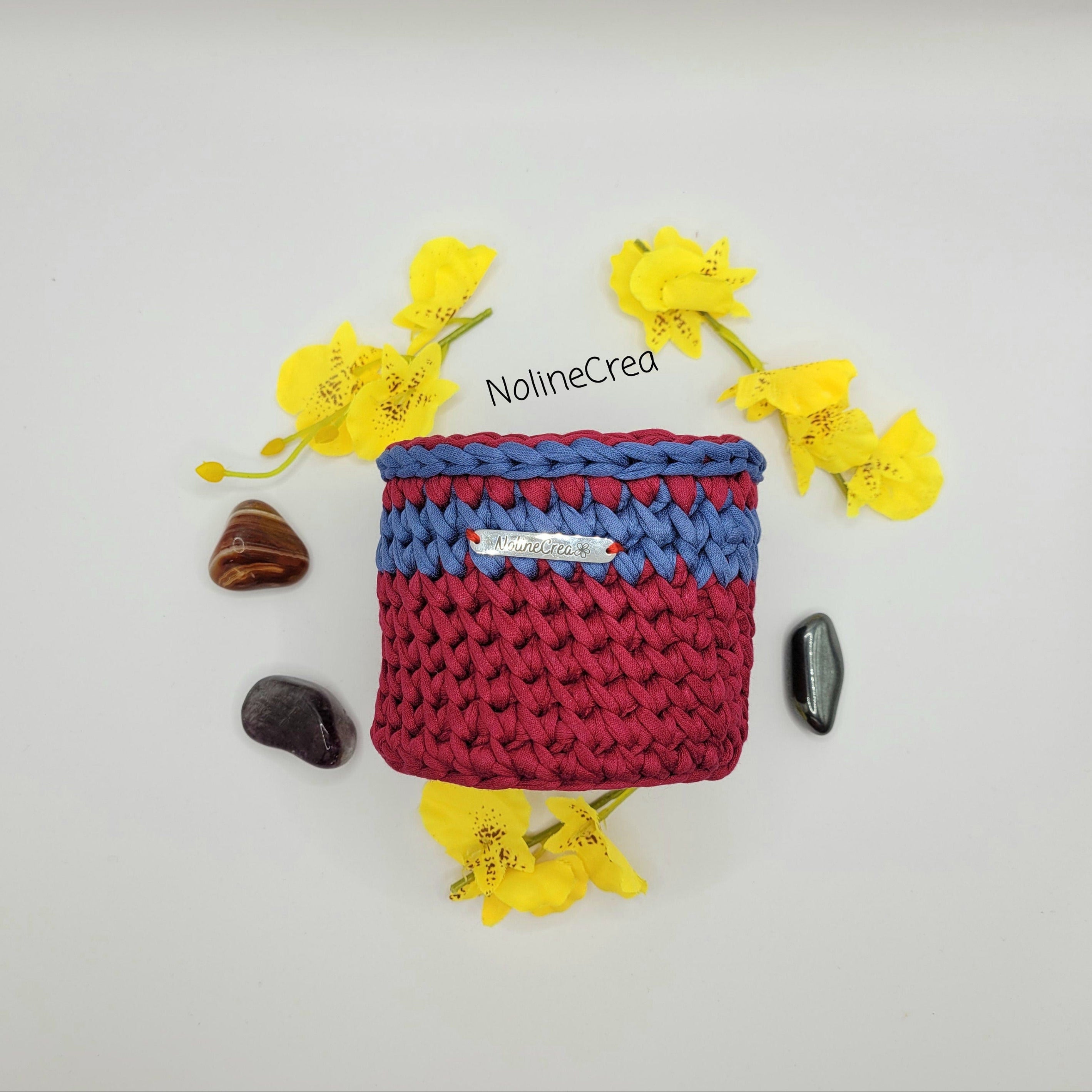 petit pot au crochet fait main avec du fil tissus recyclé
