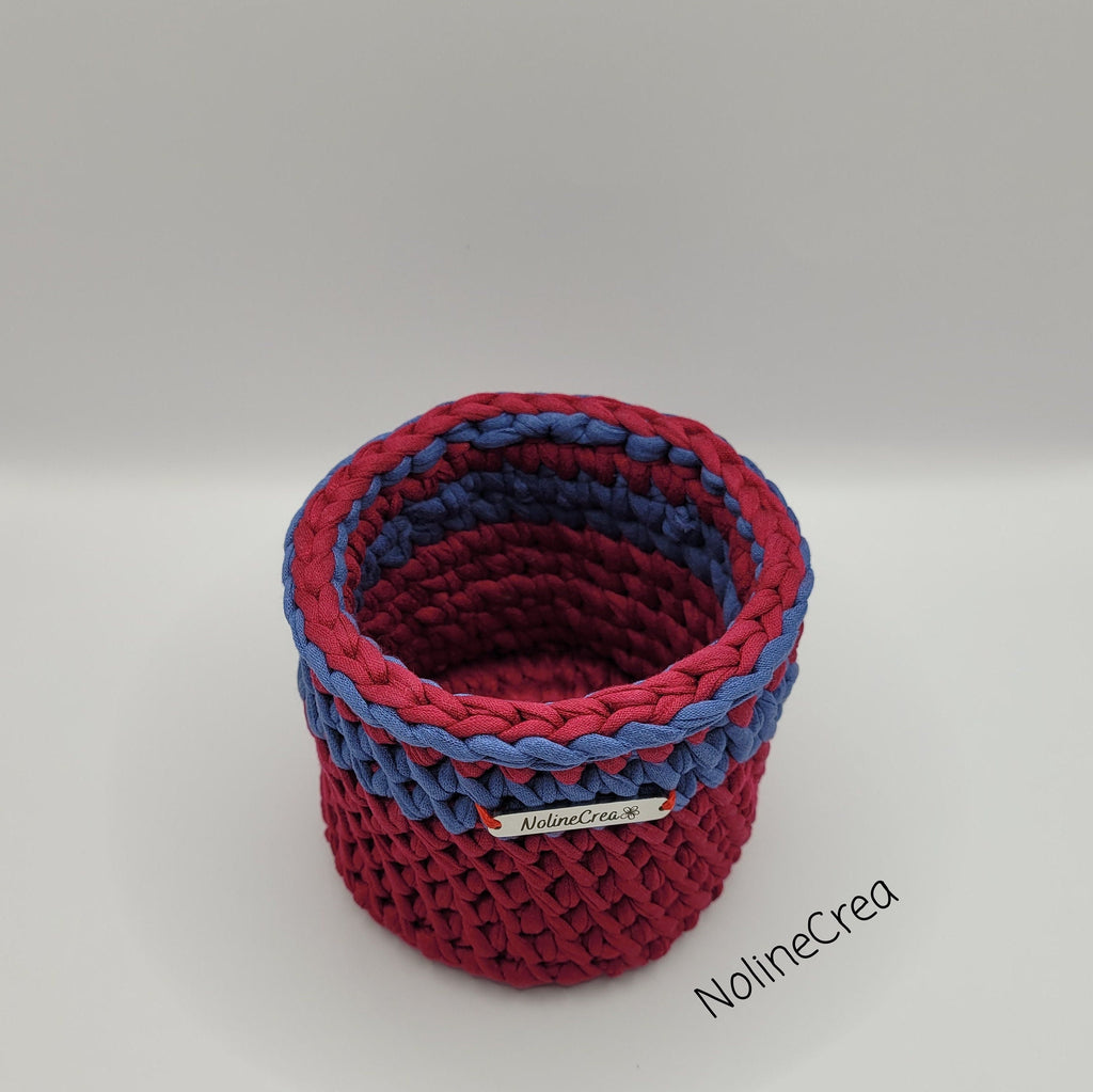 petit pot au crochet fait main avec du fil tissus recyclé