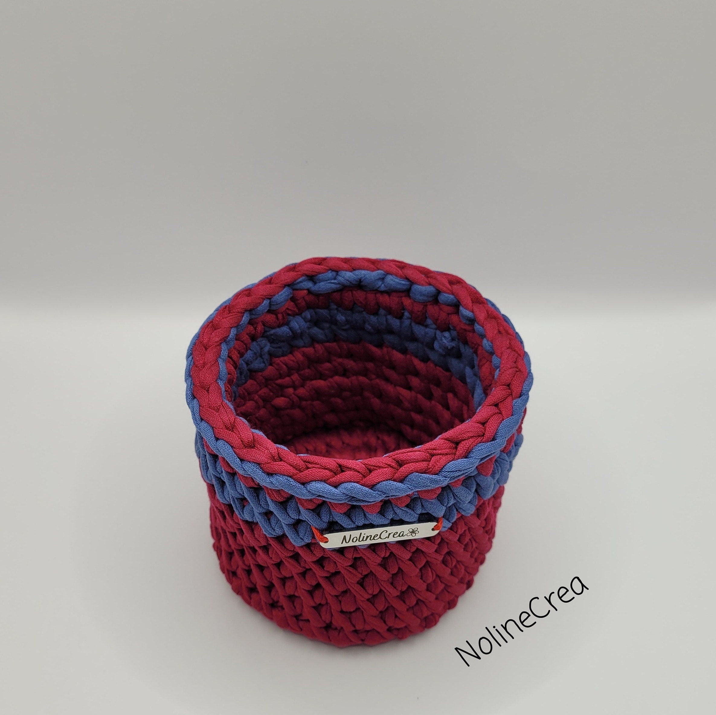 petit pot au crochet fait main avec du fil tissus recyclé