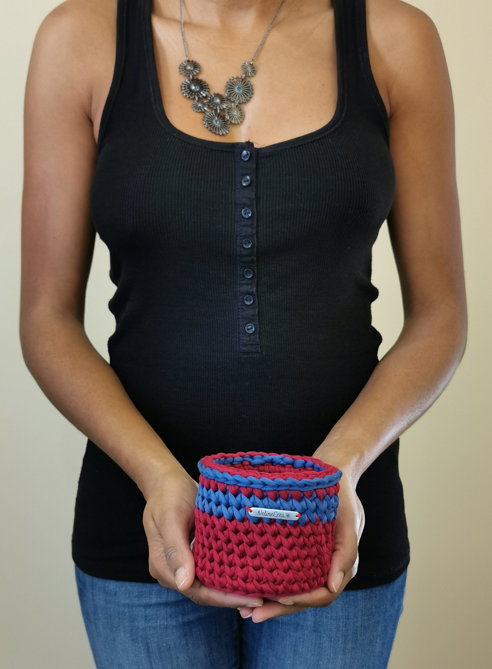petit pot au crochet fait main avec du fil tissus recyclé