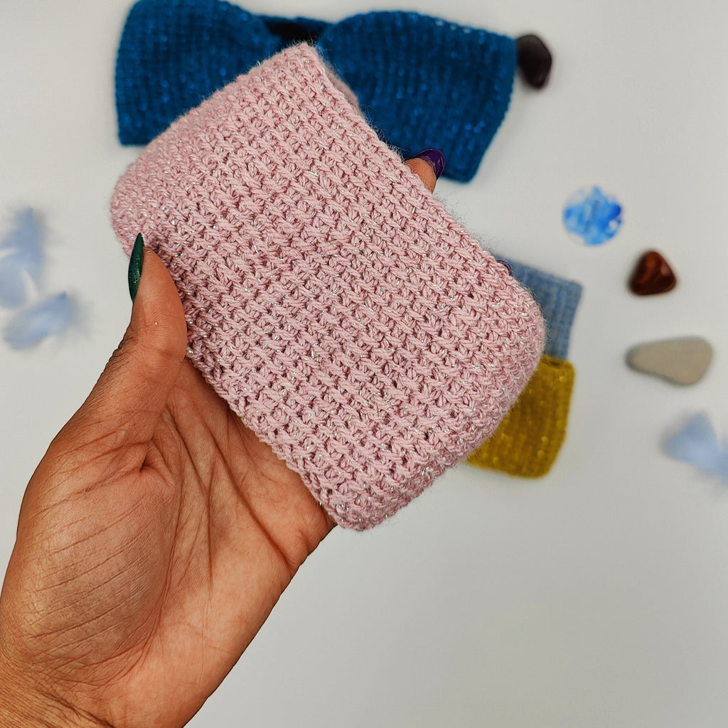 bandeau de tête au crochet fait avec fil brillant 