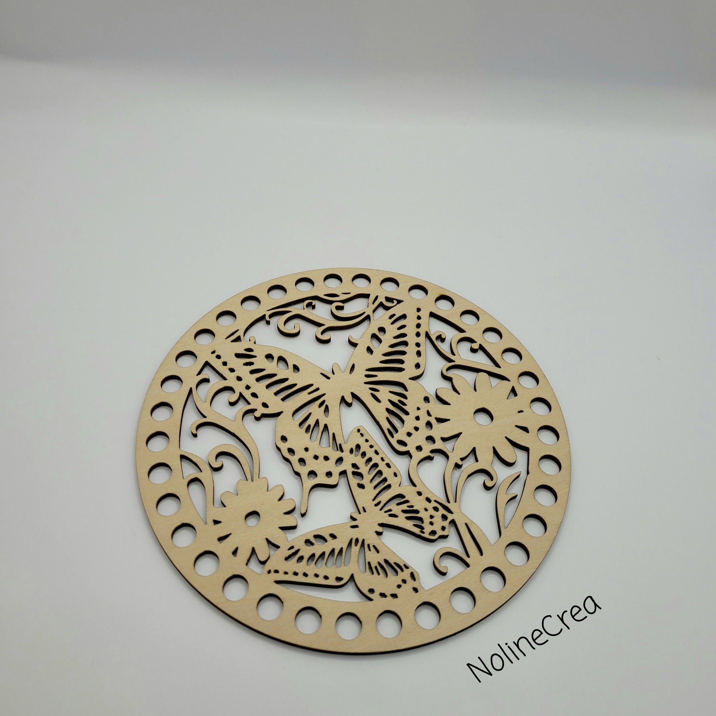 base en bois sculpté fleurs et papillons, pour création crochet