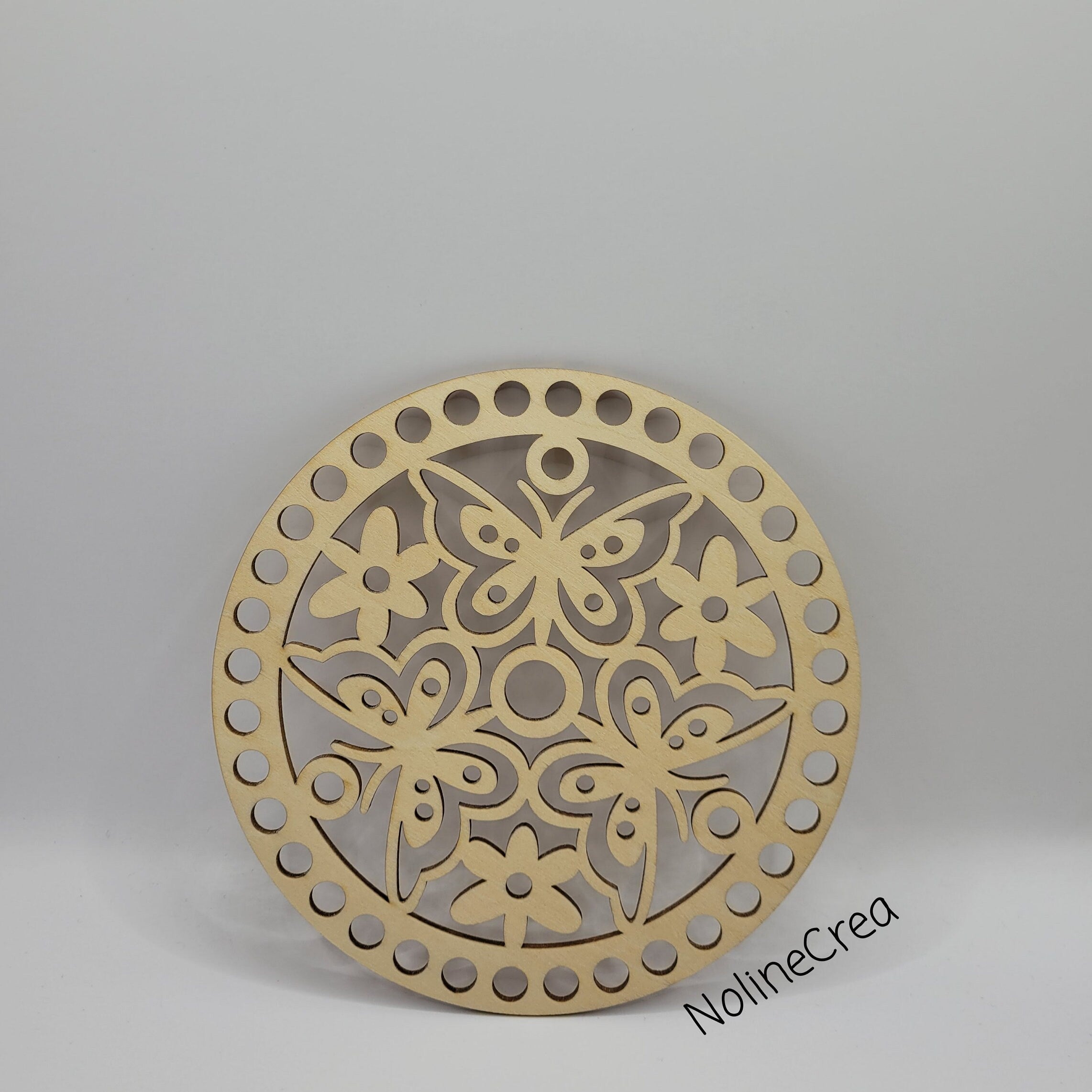 base en bois sculpté fleurs et papillons, pour création crochet