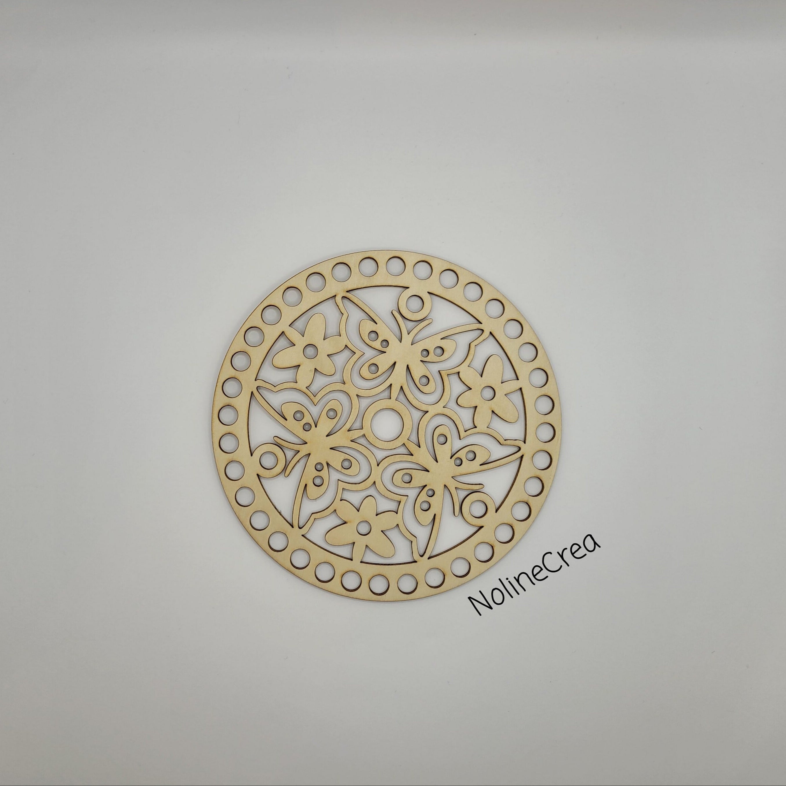 base en bois sculpté fleurs et papillons, pour création crochet
