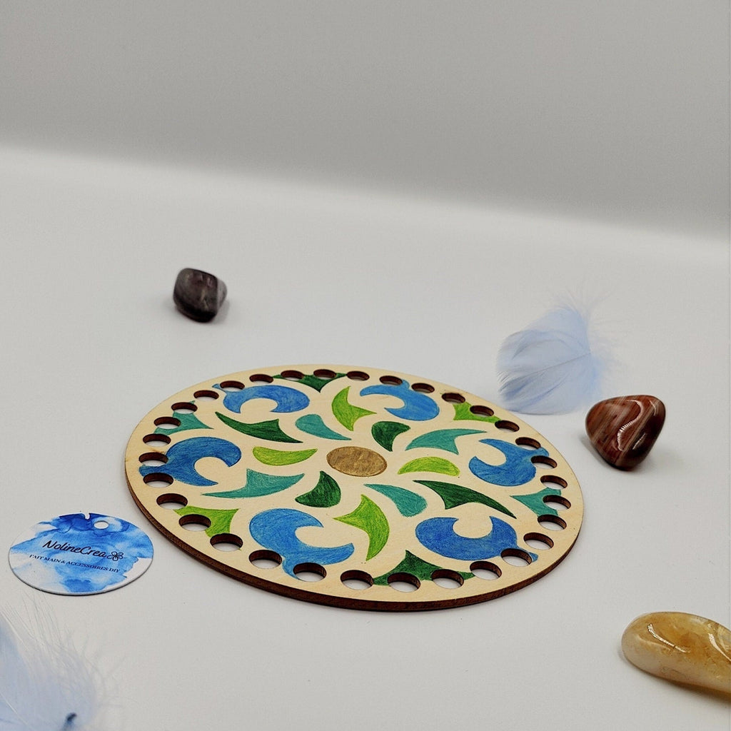 Fournitures créative, base en bois pré-percer, dessin mandala vert, bleu pour création diy