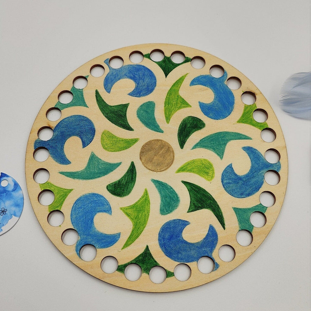 Fournitures créative, base en bois pré-percer, dessin mandala vert, bleu pour création diy