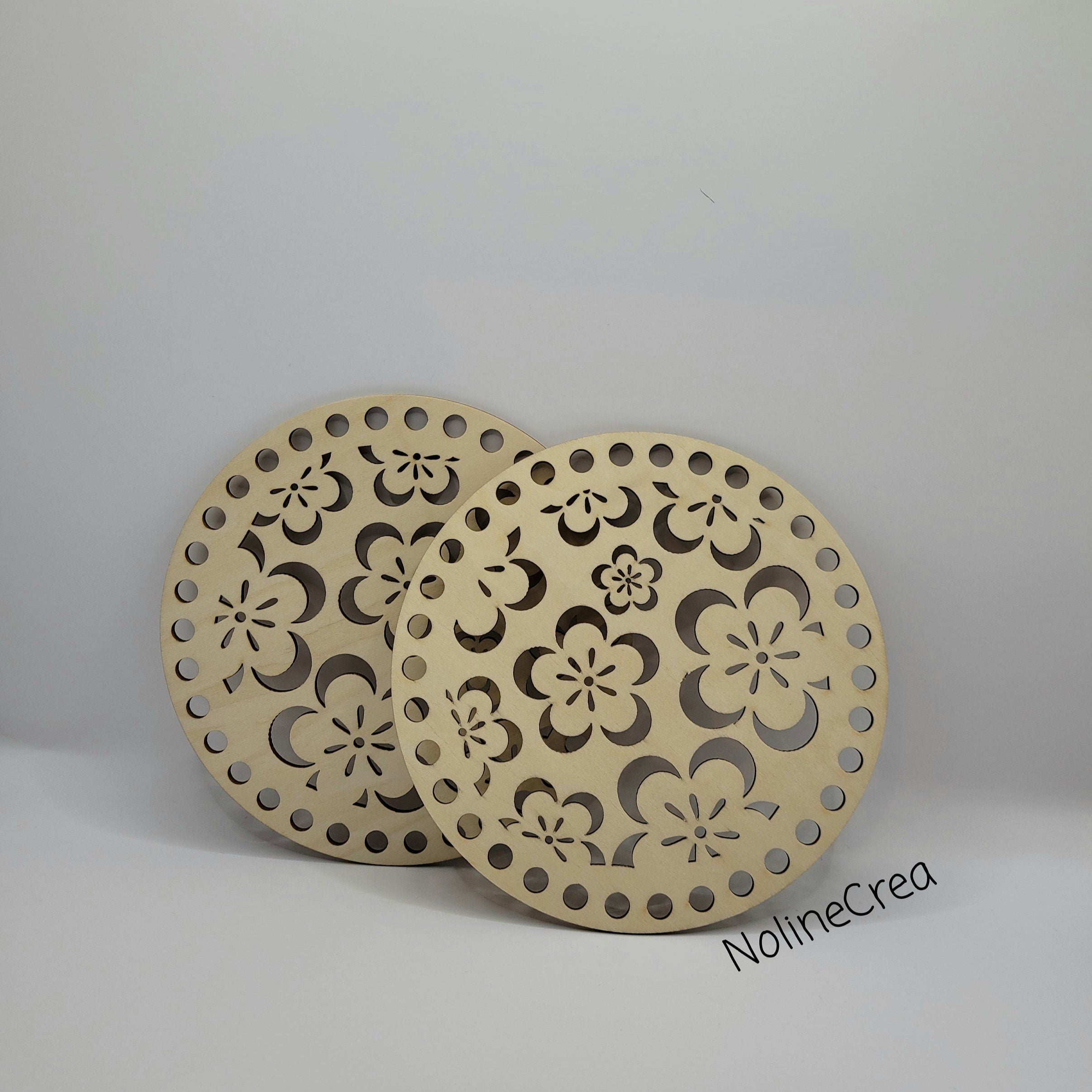 base en bois ronde 15 cm pré percé motif fleur pour création crochet