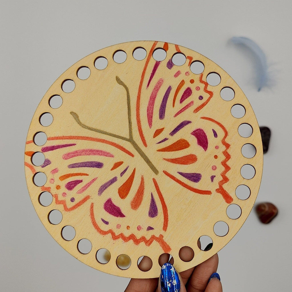 base en bois rond customiser dessin papillon pré percé pour création crochet
