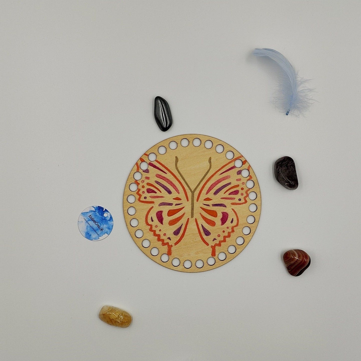 base en bois rond customiser dessin papillon pré percé pour création crochet