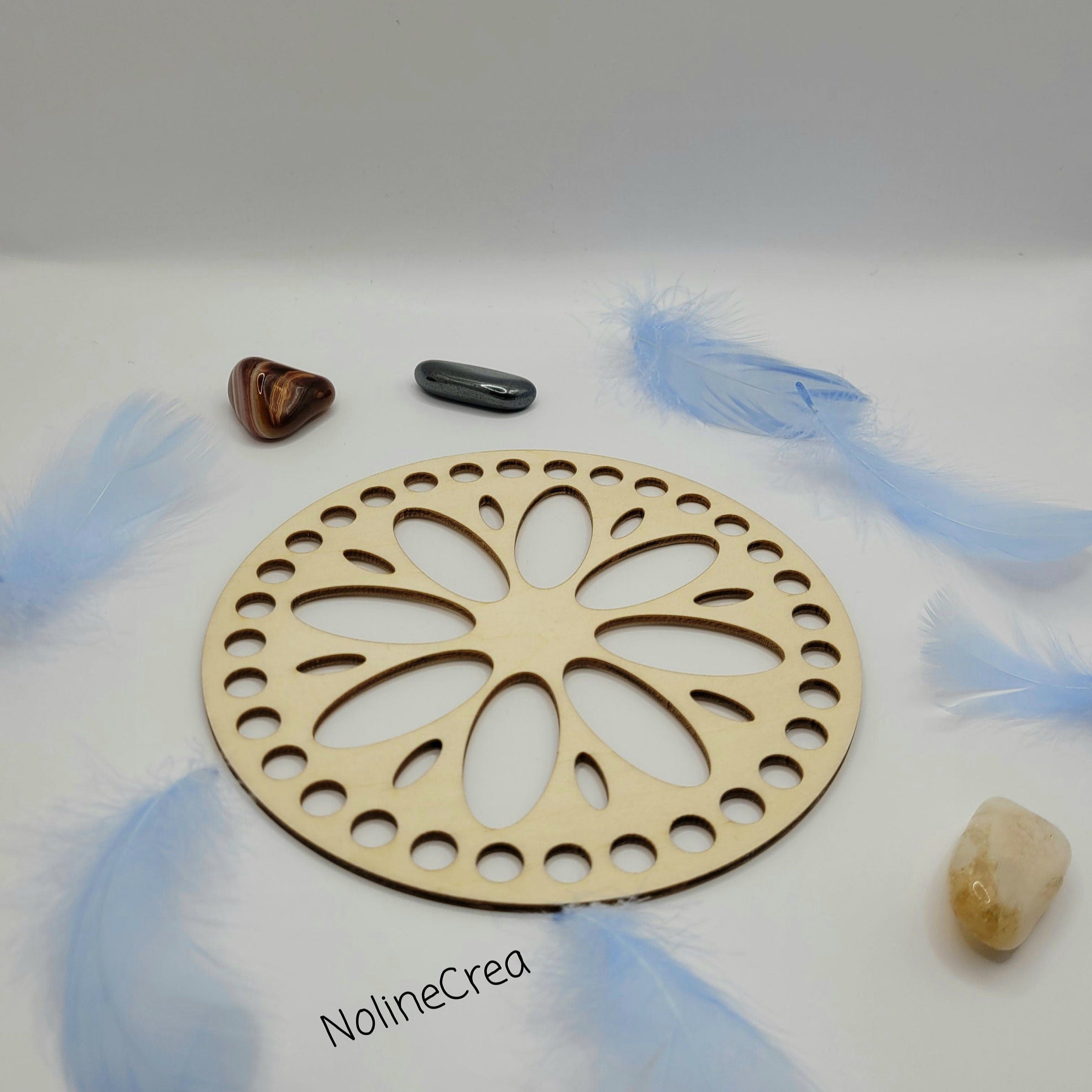 Base ronde en bois 15 cm motif grande rosace pour création crochet