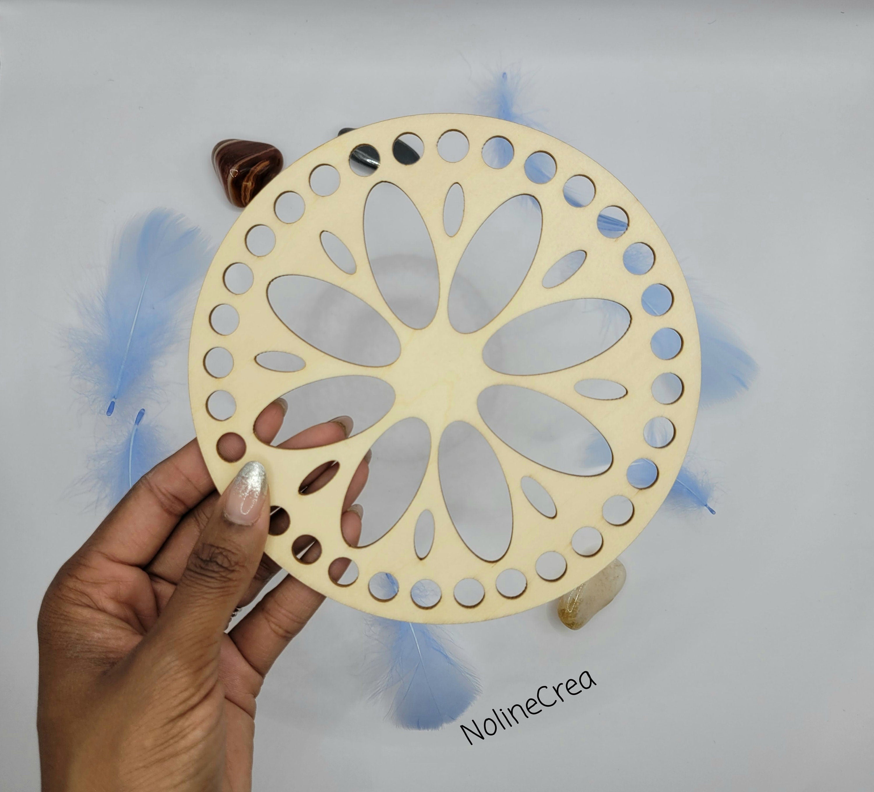Base ronde en bois 15 cm motif grande rosace pour création crochet