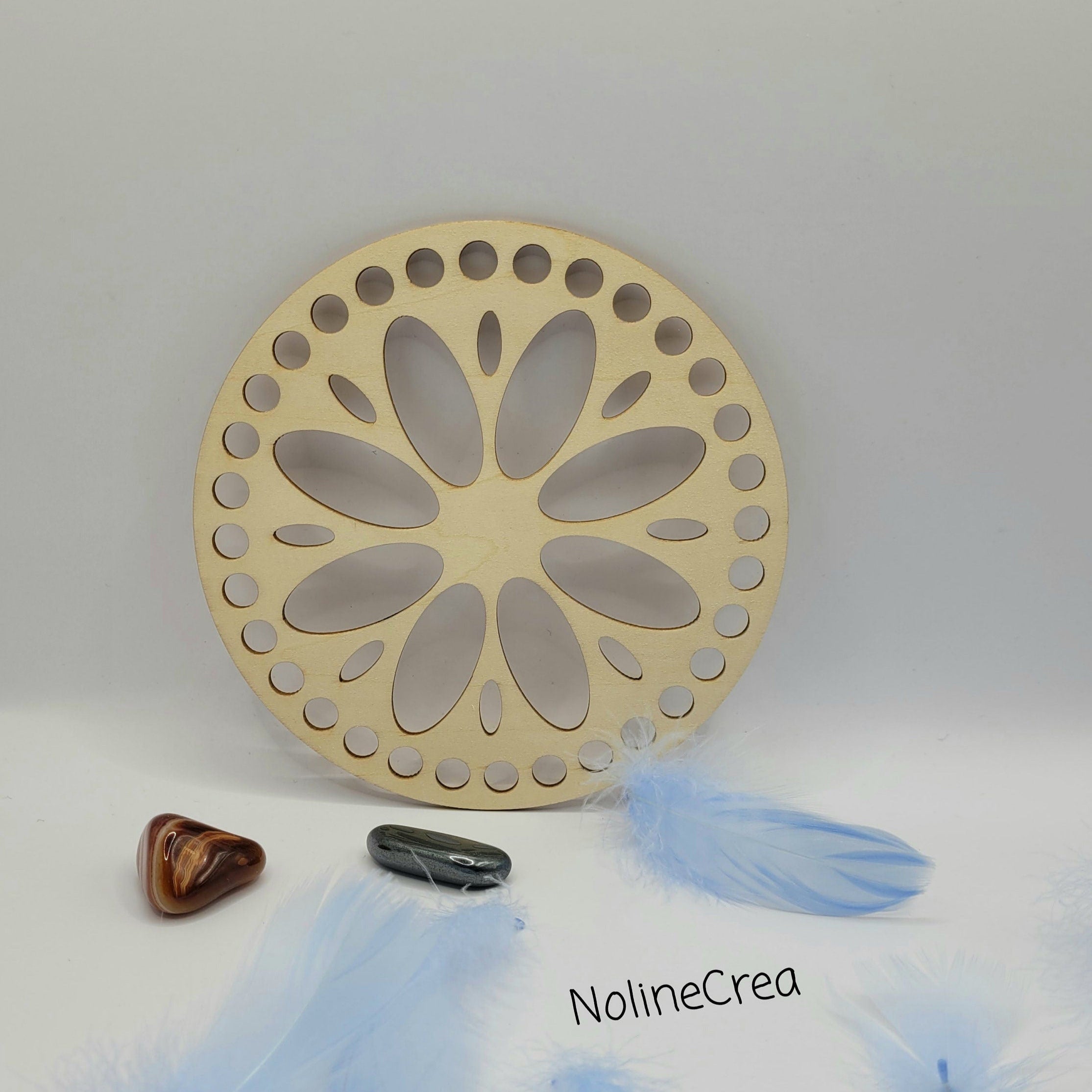 Base ronde en bois 15 cm motif grande rosace pour création crochet
