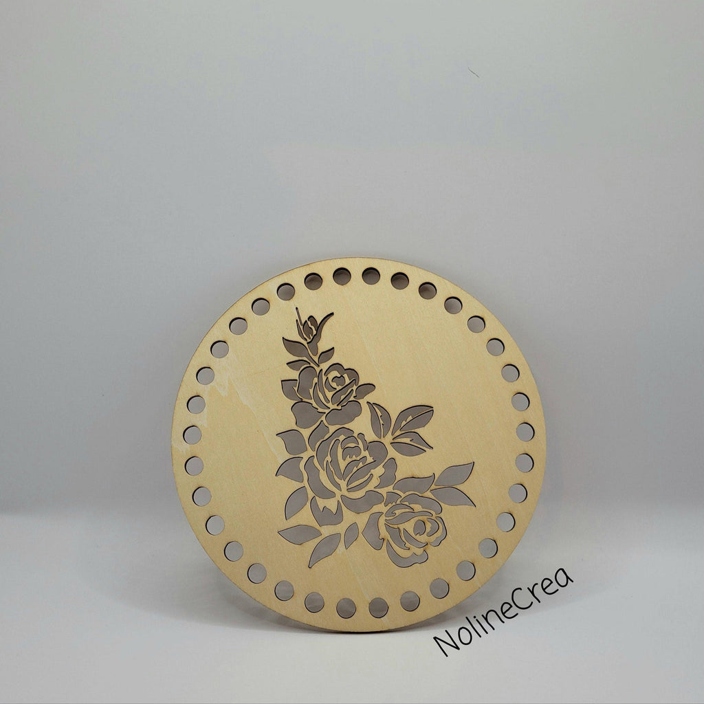 base en bois ronde 15 cm pré percé motif roses pour création crochet