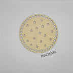 Base en bois ronde de 15 cm, prépercer sculpté avec de petites étoiles
