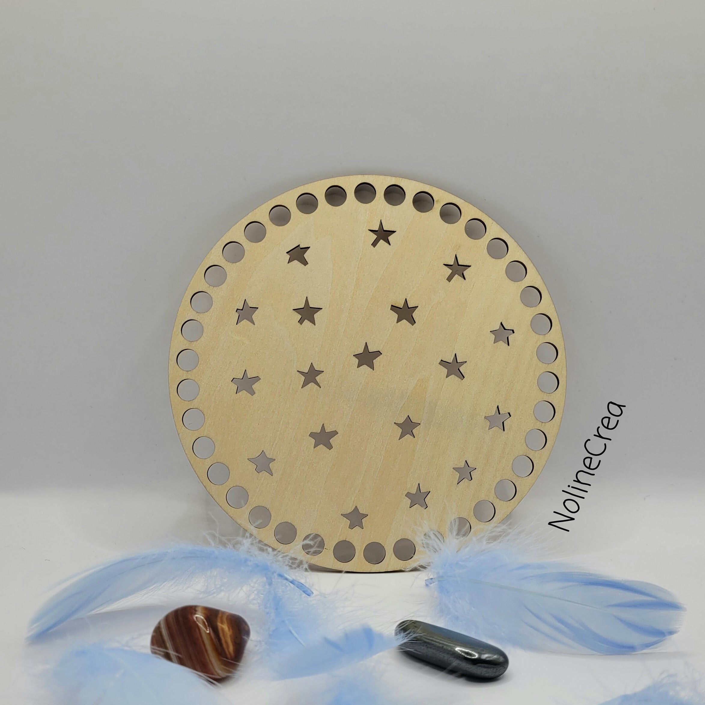 Base en bois ronde de 15 cm, prépercer sculpté avec de petites étoiles