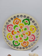 base en bois 15 cm avec dessin mandala fait au crayon
