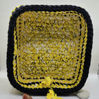 Panier de rangement au crochet jaune et noir