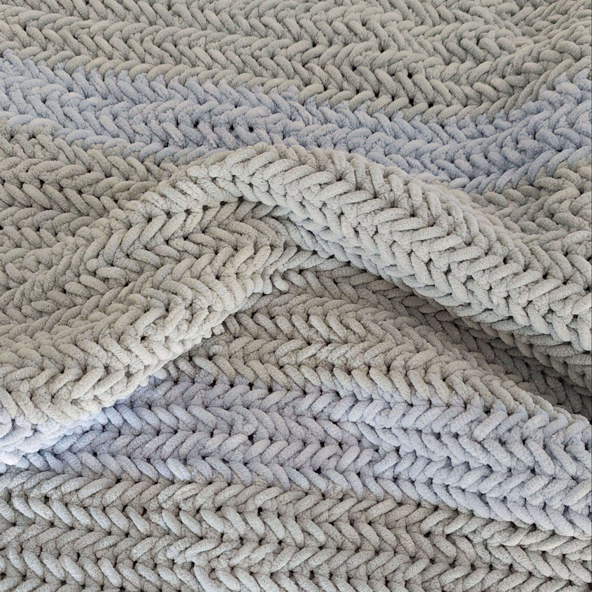 Couverture doux au crochet pour bébé bicolore point chevron