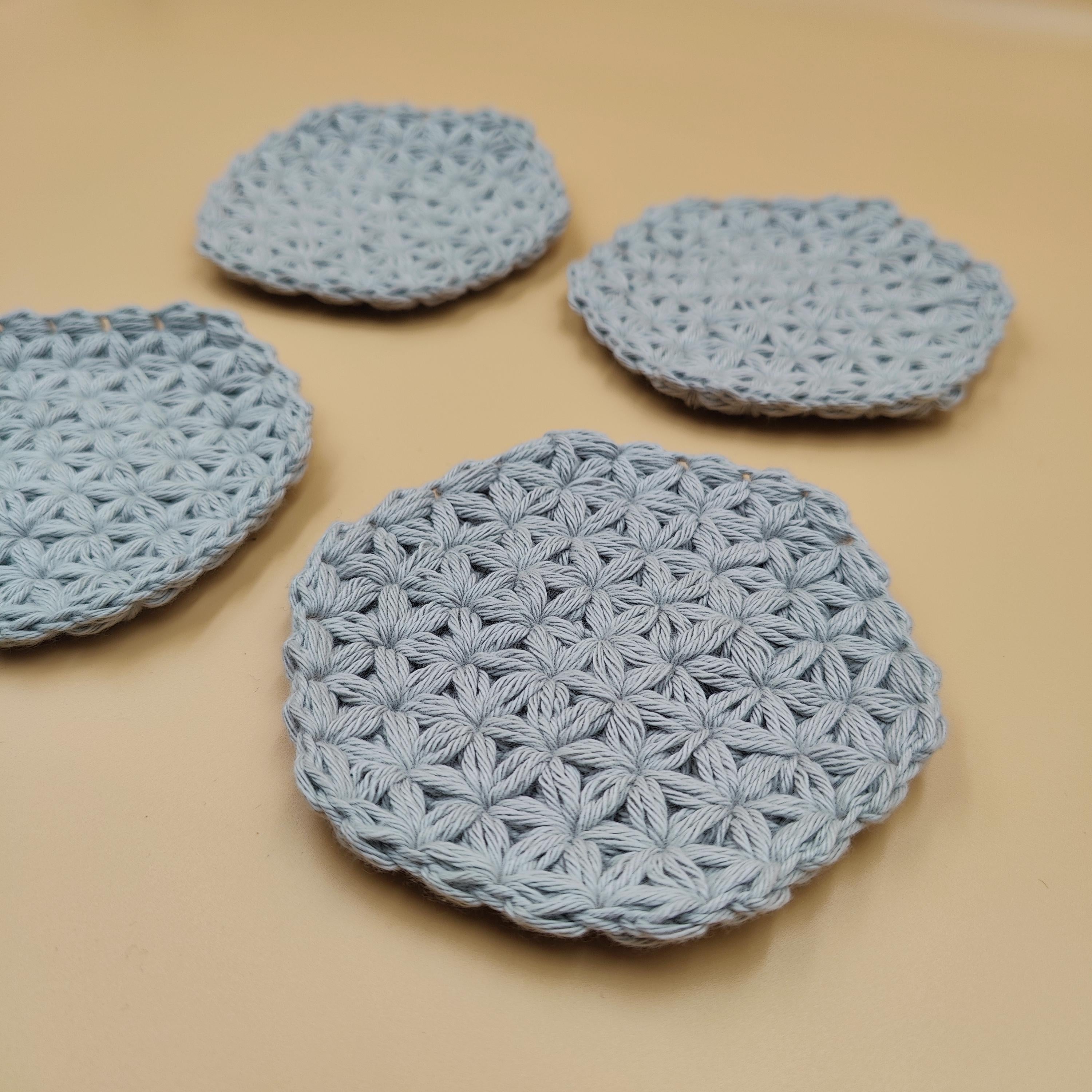 Lot de quatre dessous de verres/tasses grise au crochet