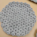 Lot de quatre dessous de verres/tasses grise au crochet