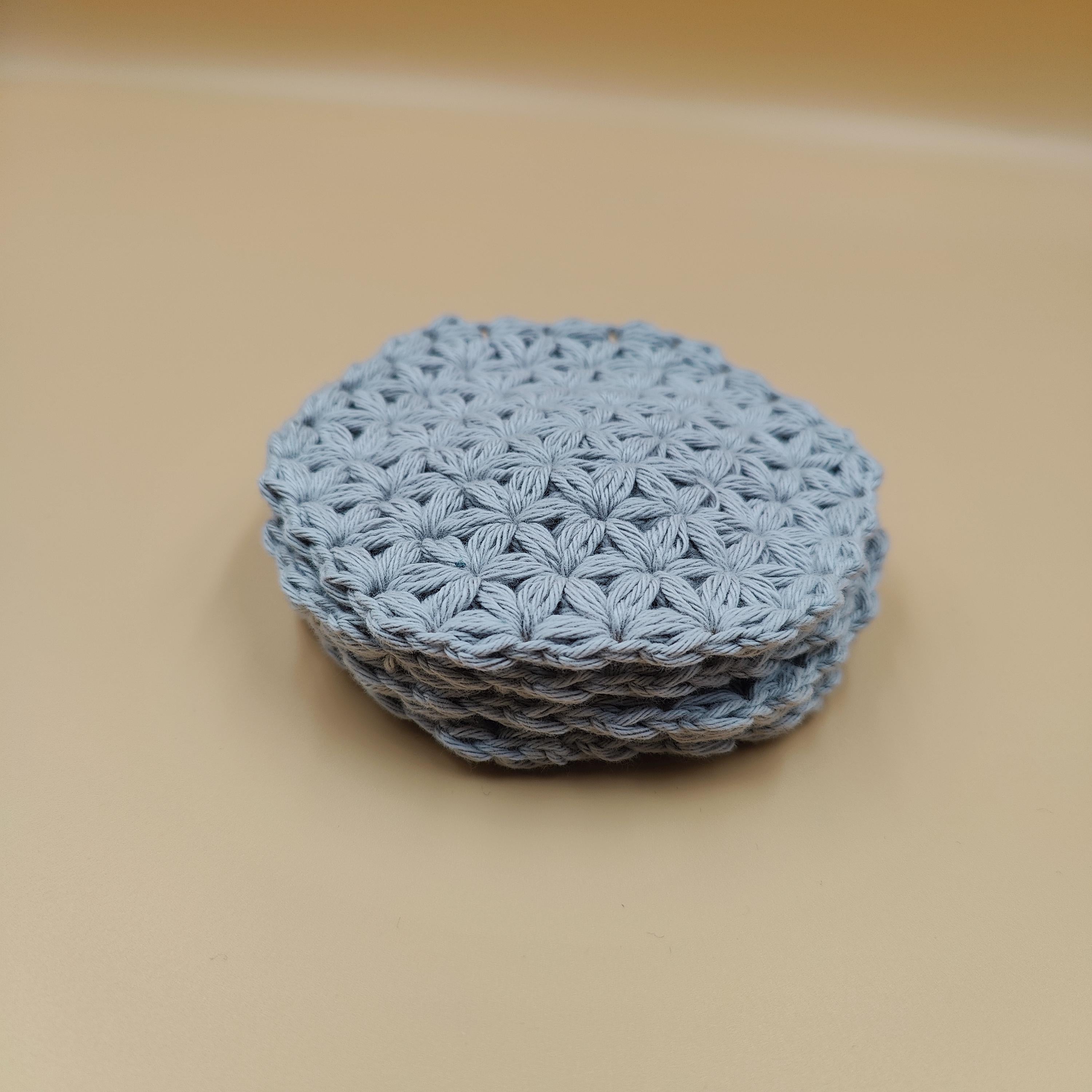Lot de quatre dessous de verres/tasses grise au crochet