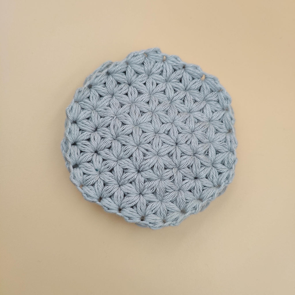 Lot de quatre dessous de verres/tasses grise au crochet