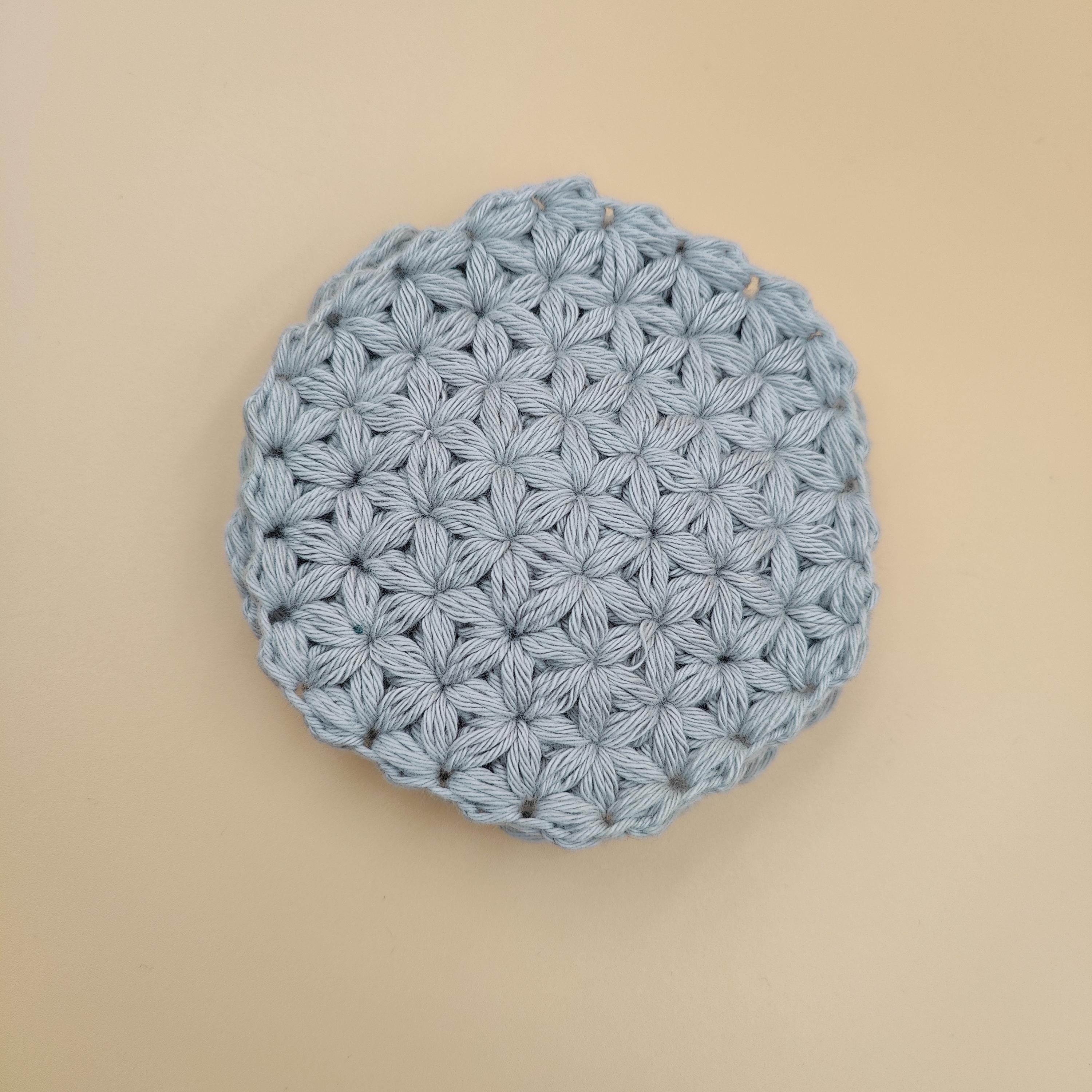 Lot de quatre dessous de verres/tasses grise au crochet
