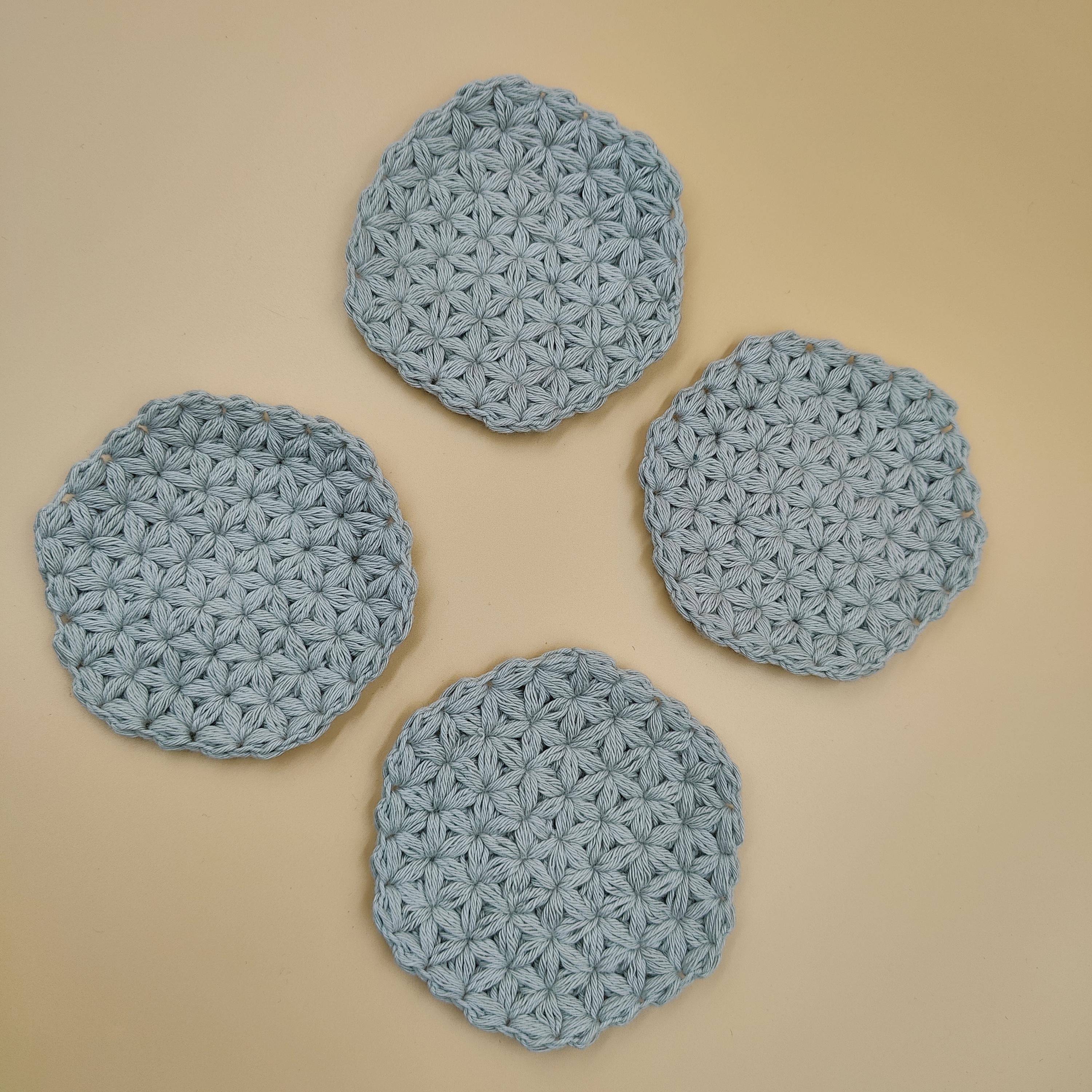 Lot de quatre dessous de verres/tasses grise au crochet