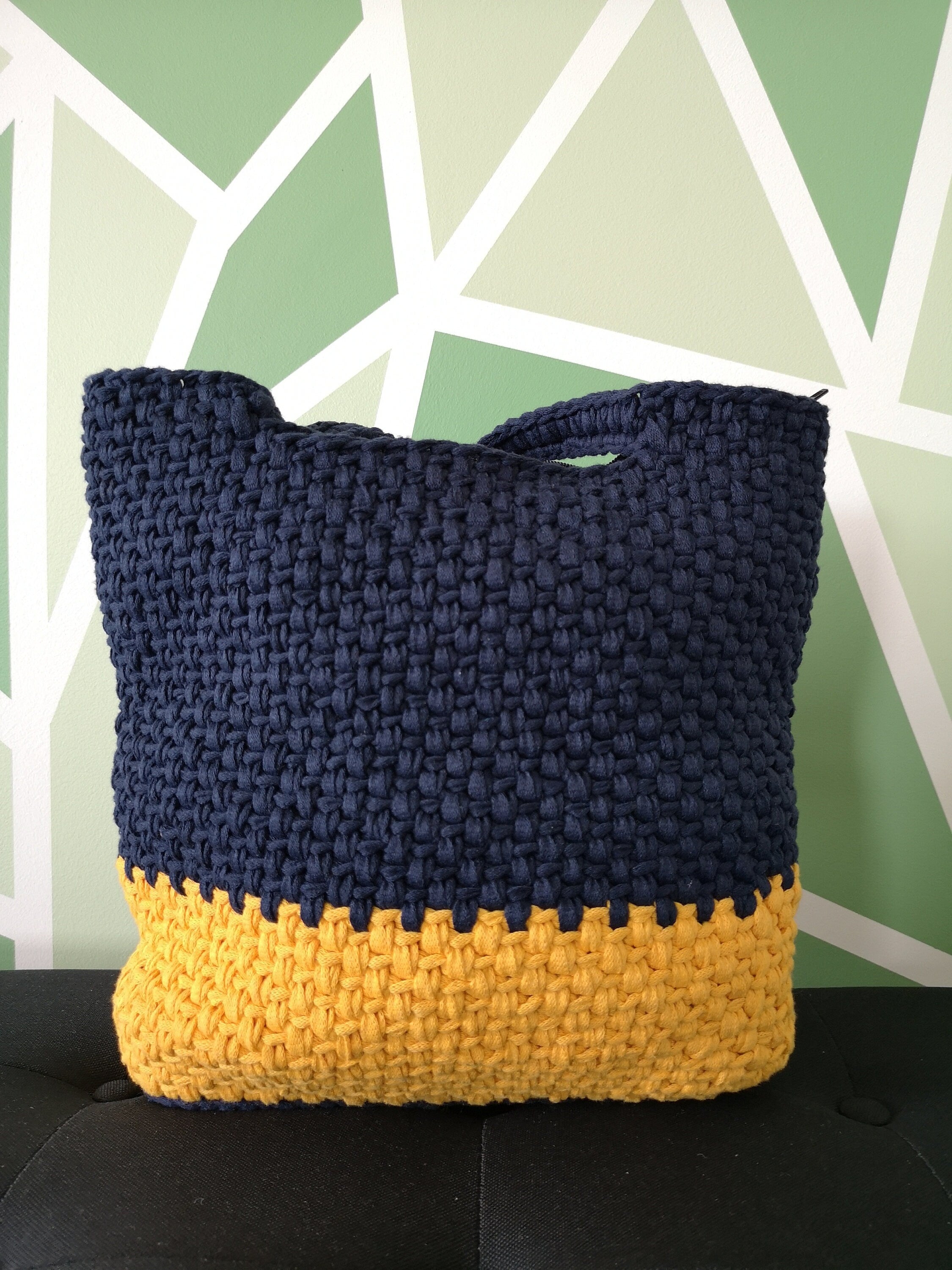 Grand sac porté épaule, fait main au crochet couleur bleu et jaune