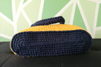 Grand sac porté épaule, fait main au crochet couleur bleu et jaune
