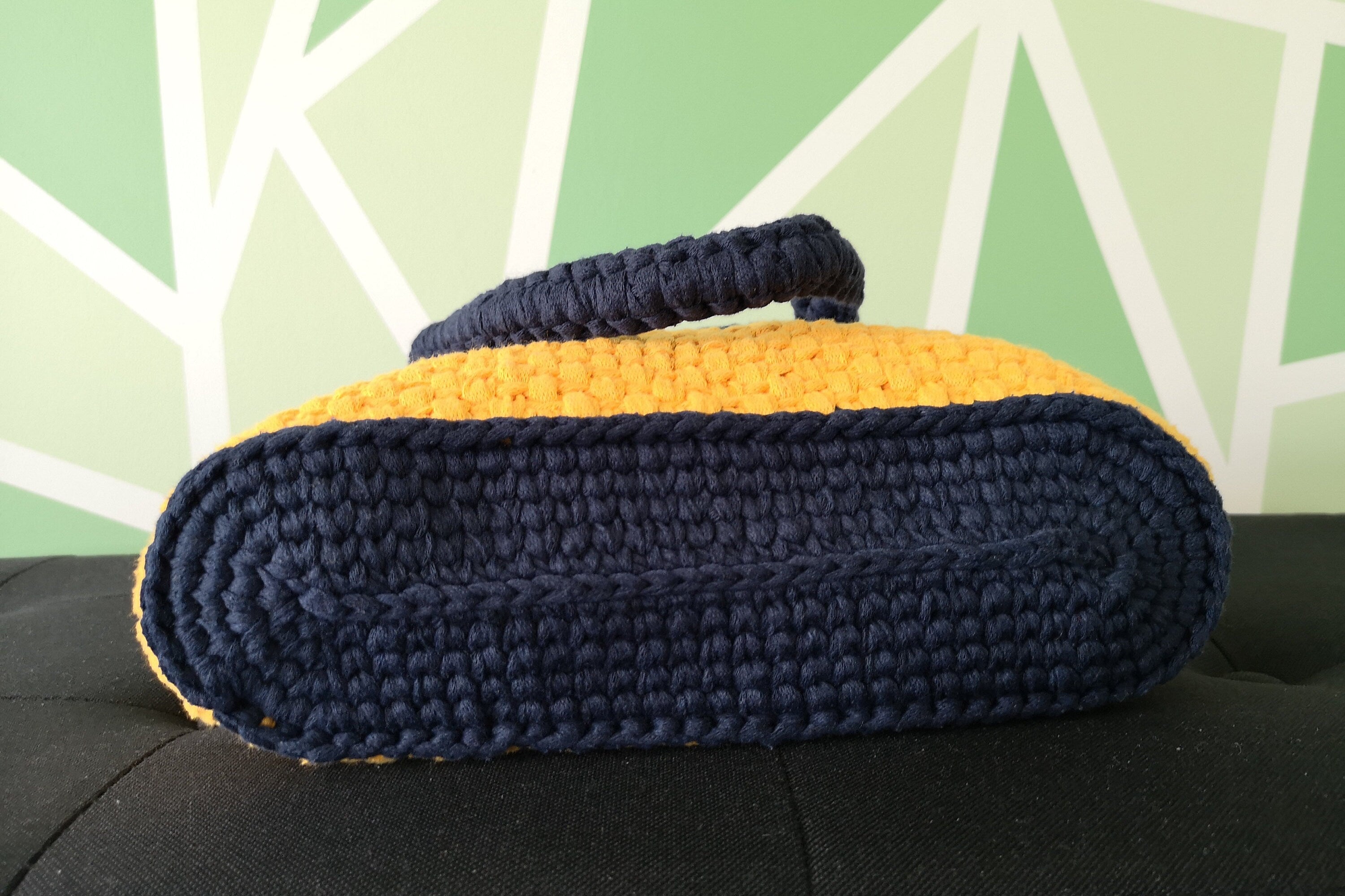 Grand sac porté épaule, fait main au crochet couleur bleu et jaune
