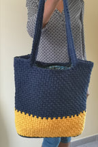 Grand sac porté épaule, fait main au crochet couleur bleu et jaune
