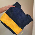 Grand sac porté épaule, fait main au crochet couleur bleu et jaune
