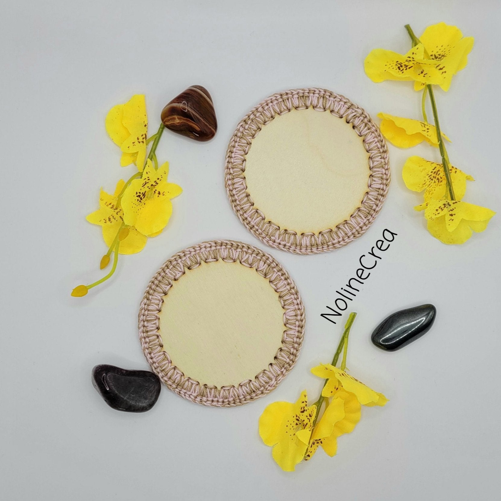 dessous de tasse ou verre base rond lot se deux beige rose