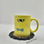 lot de deux dessous de tasse ou verre, bois sculpté et contour en crochet
