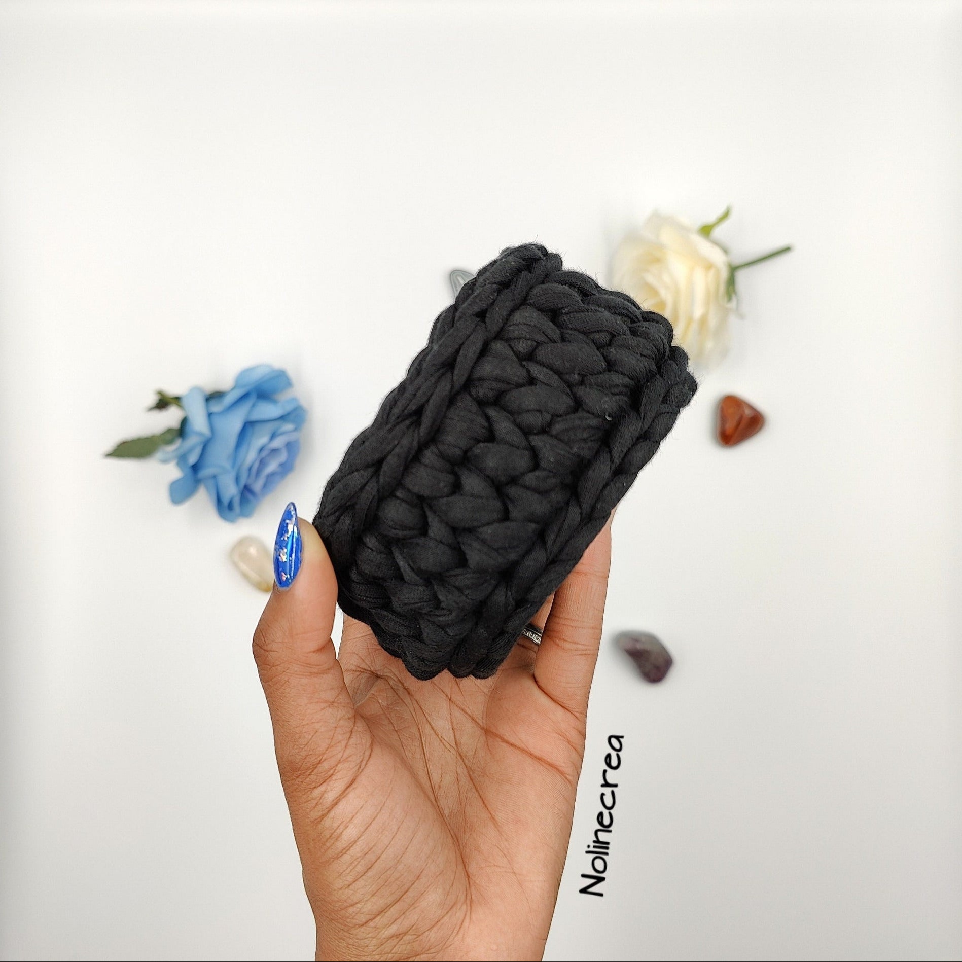 Petit panier fait main au crochet avec fil trapilho en tissus