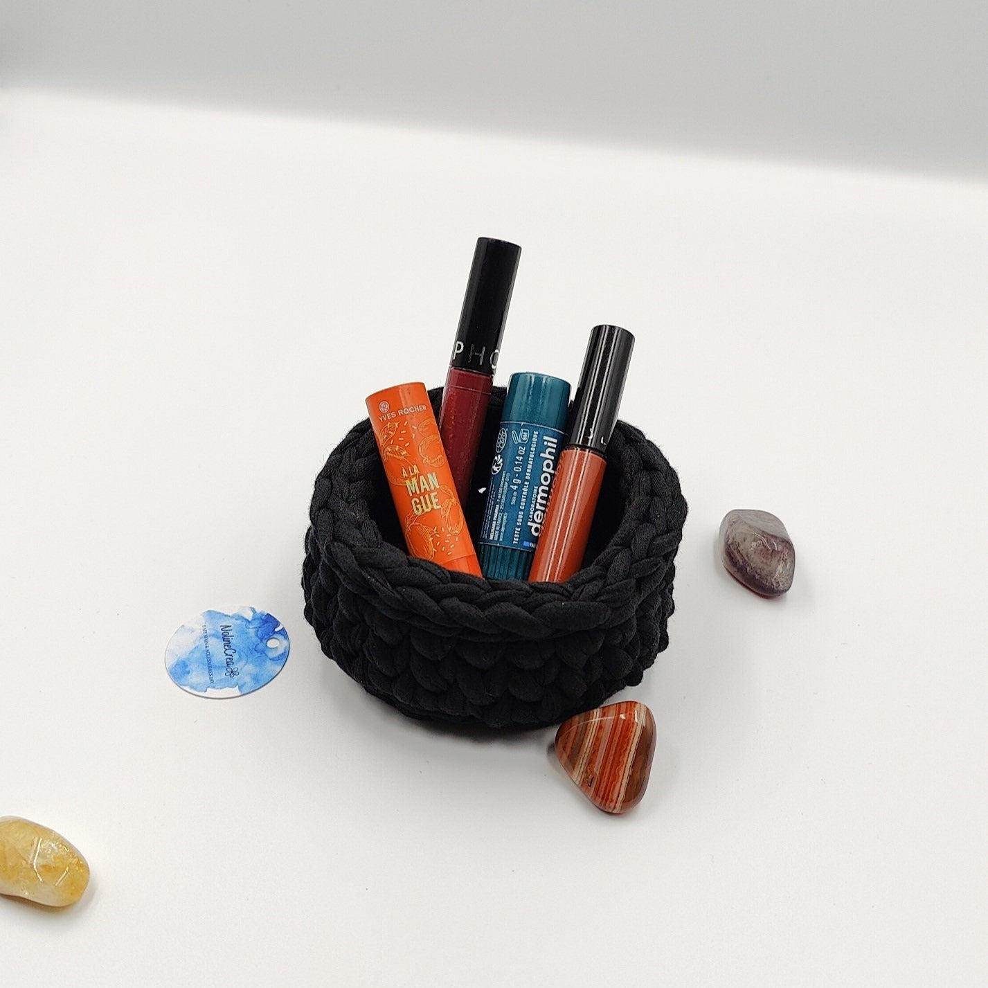 Petit panier fait main au crochet avec fil trapilho en tissus