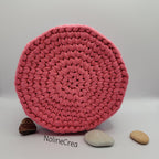 pot au crochet rose et bleu vus du dessous