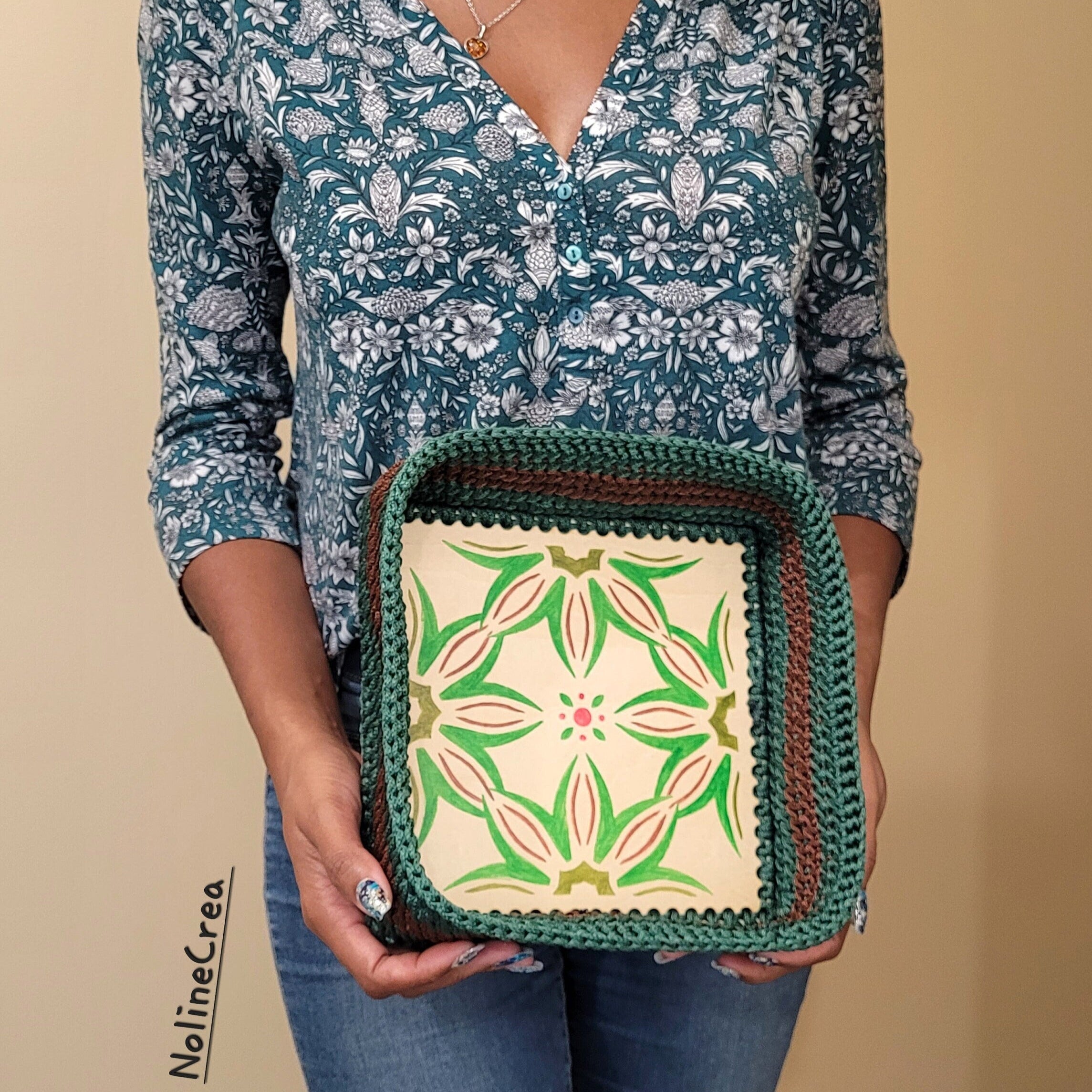 Panier au crochet base en bois carrée customiser dessin mandala