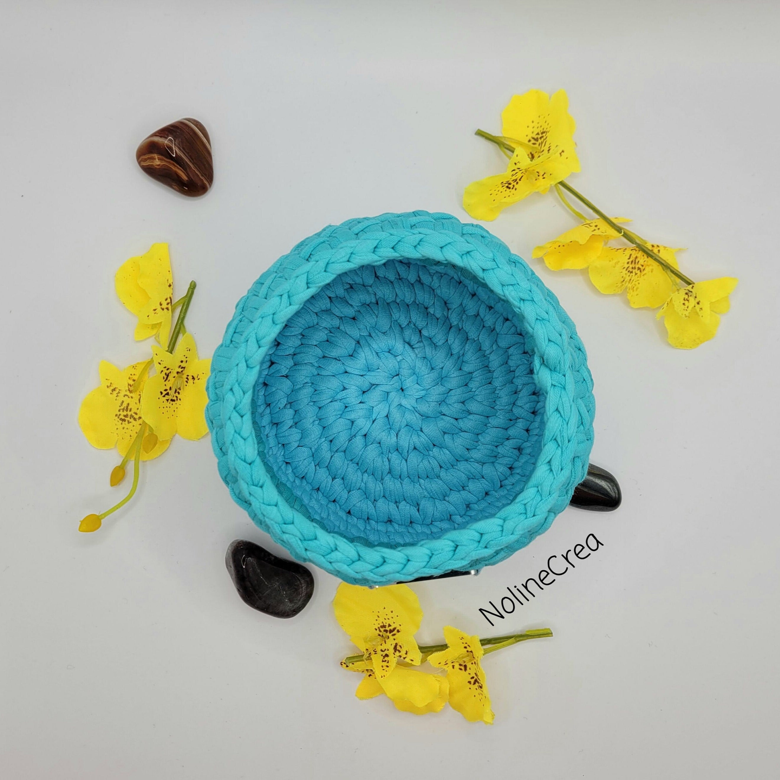 Petit panier au crochet nuances de bleu
vu du haut