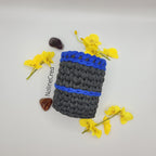 petit pots fait main au crochet avec du fil trapilho bleu et gris