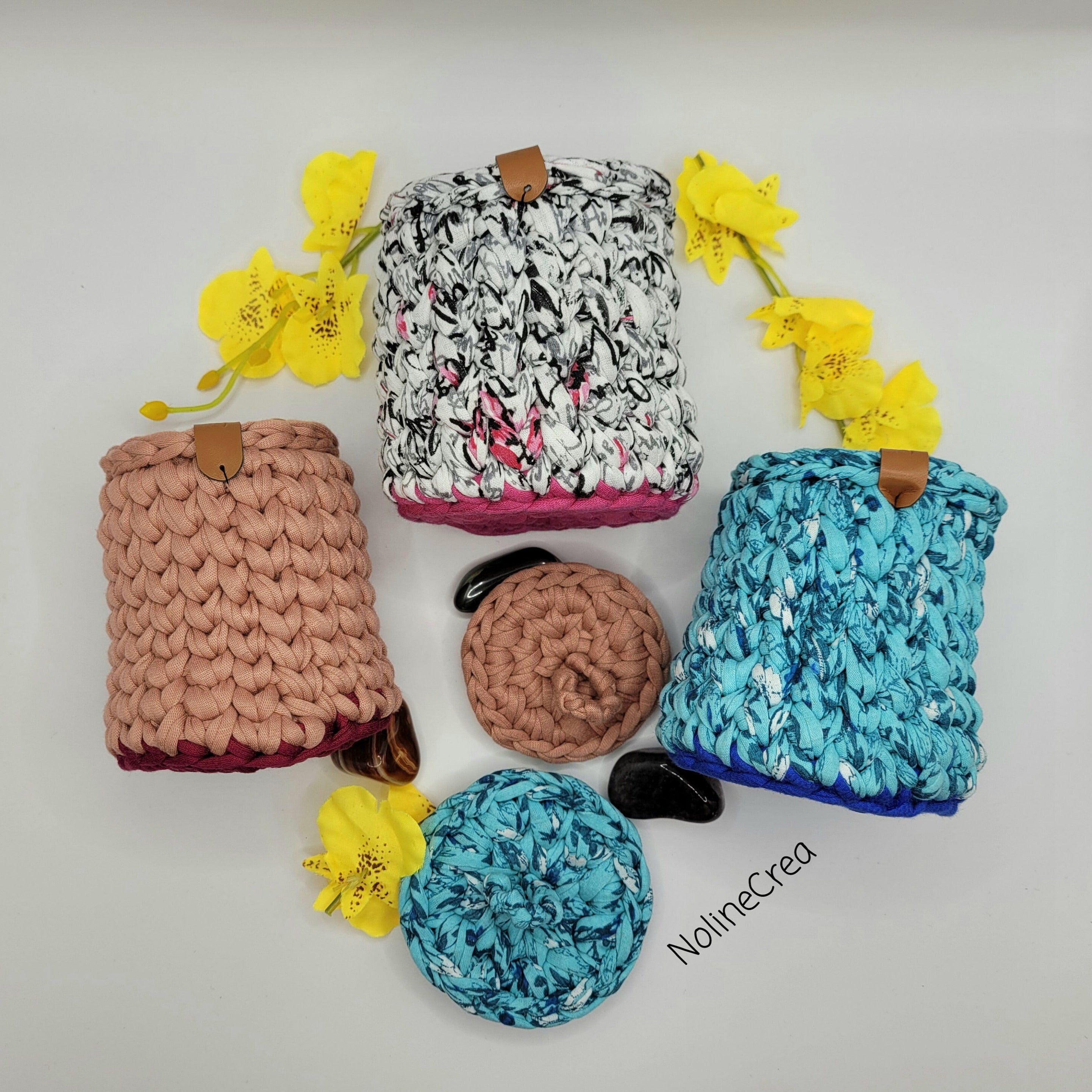 Petit pot au crochet base ronde imprimé rose, blanc et noir
