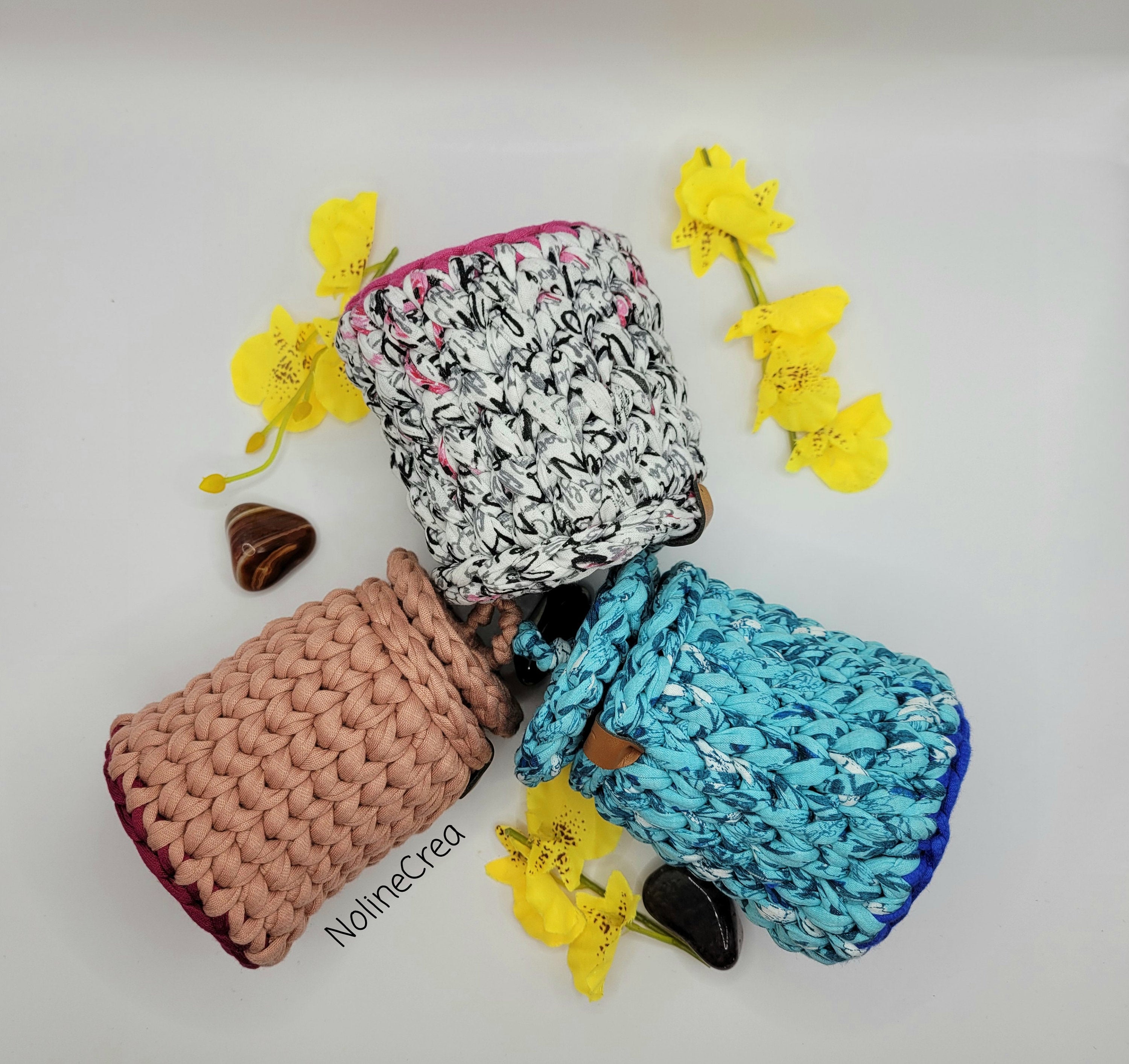 Petit pot au crochet base ronde imprimé bleu et blanc