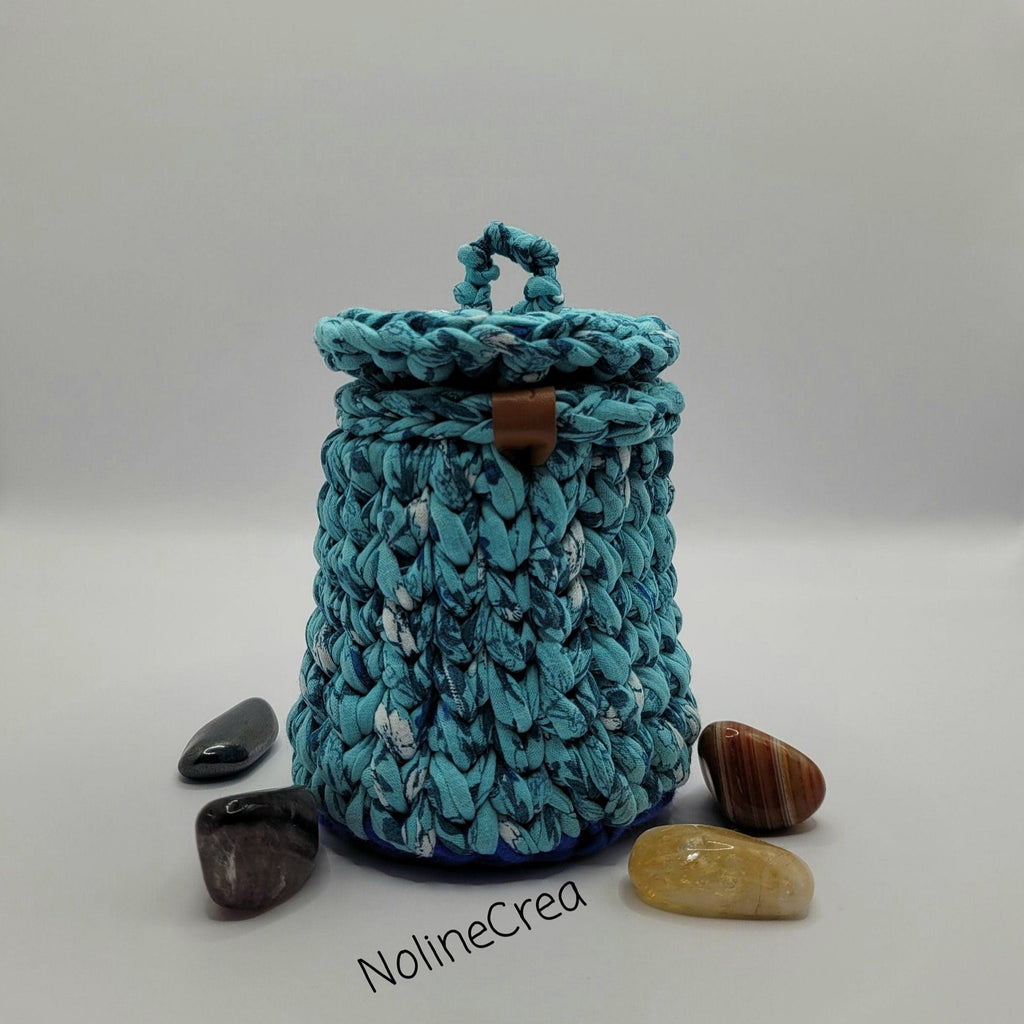 Petit pot au crochet base ronde imprimé bleu et blanc