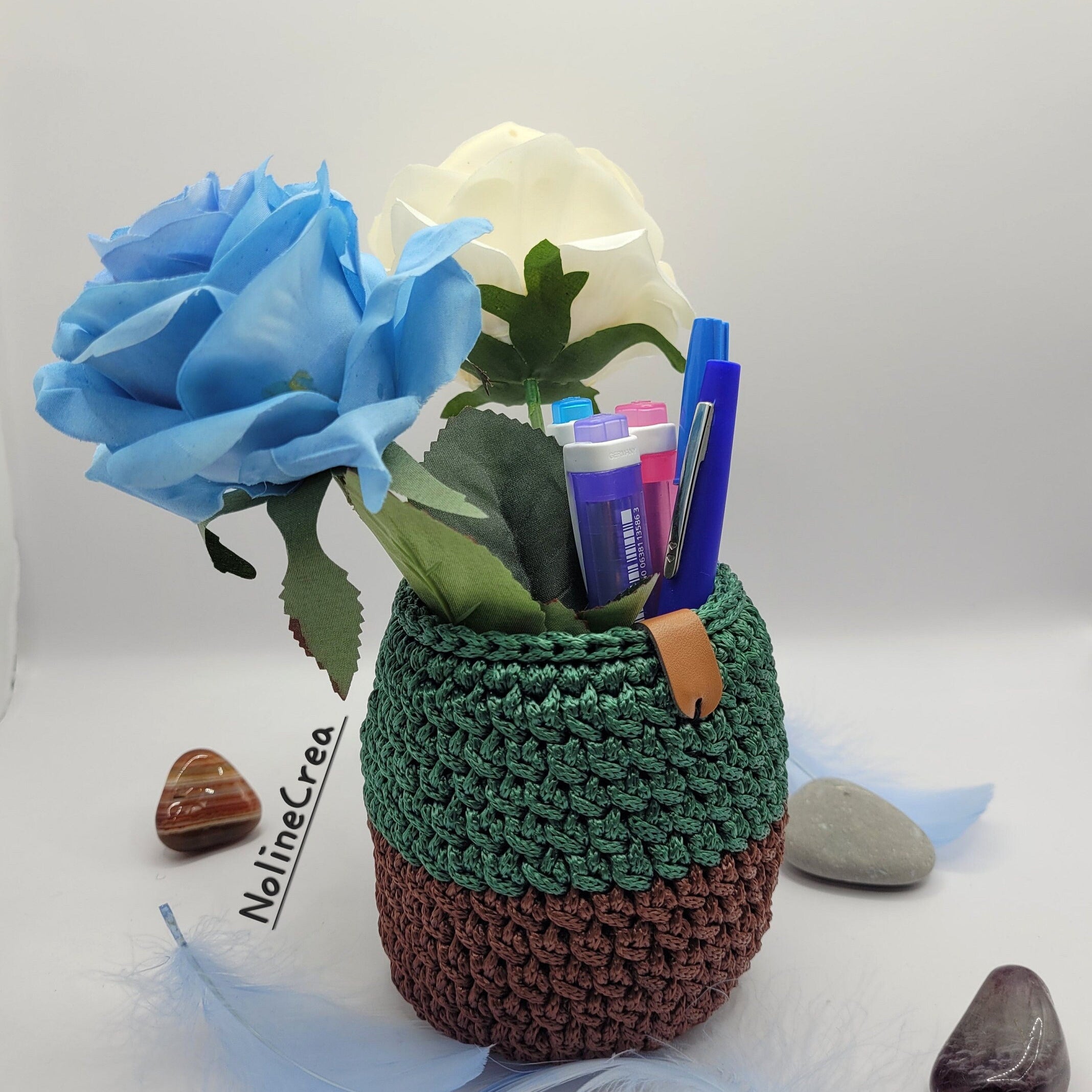 Petit pot au crochet base ronde marron et vert